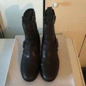 Ladies boots